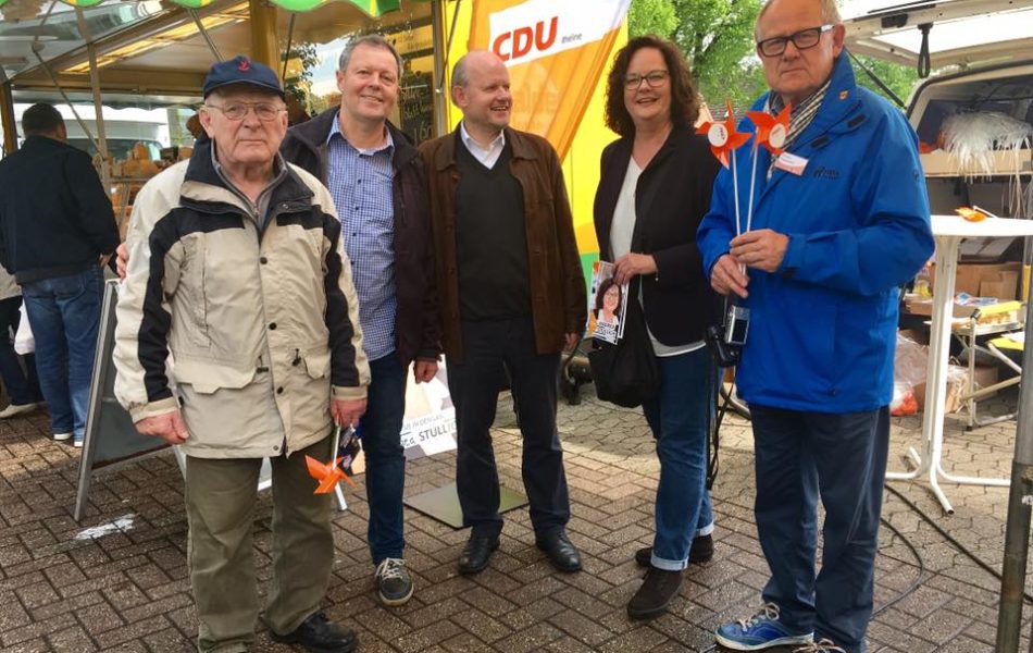 Infostand der CDU auf dem Markt am Emstorplatz