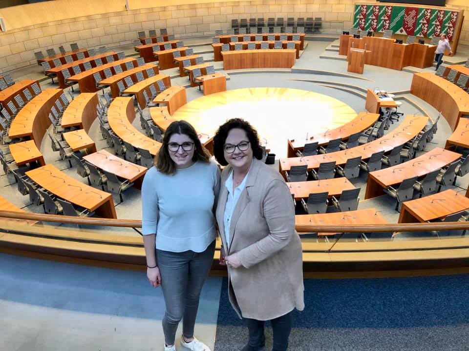 Unterwegs im Landtag mit Praktikantin Julia Schlinge aus Emsdetten
