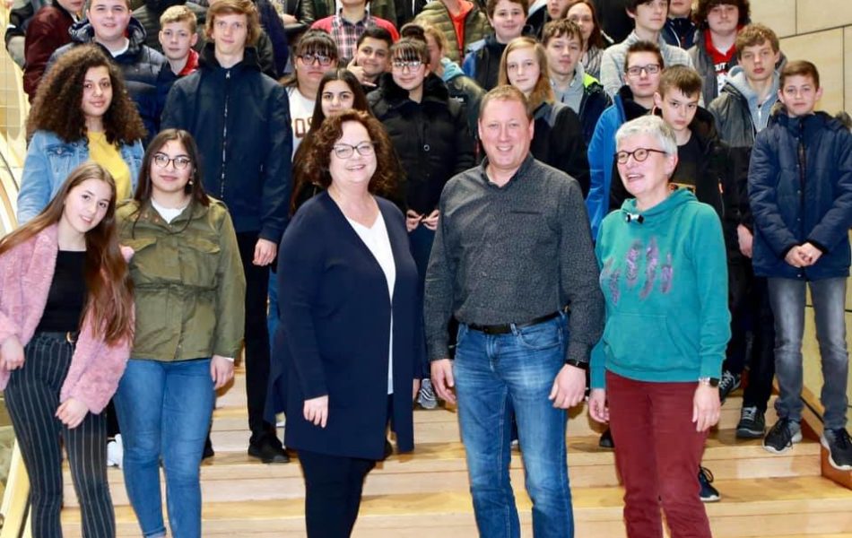 Schülerinnen und Schüler der Jahrgangsstufe 8 an der Anne-Frank-Realschule in Ibbenbüren zu Gast im Düsseldorfer Landtag