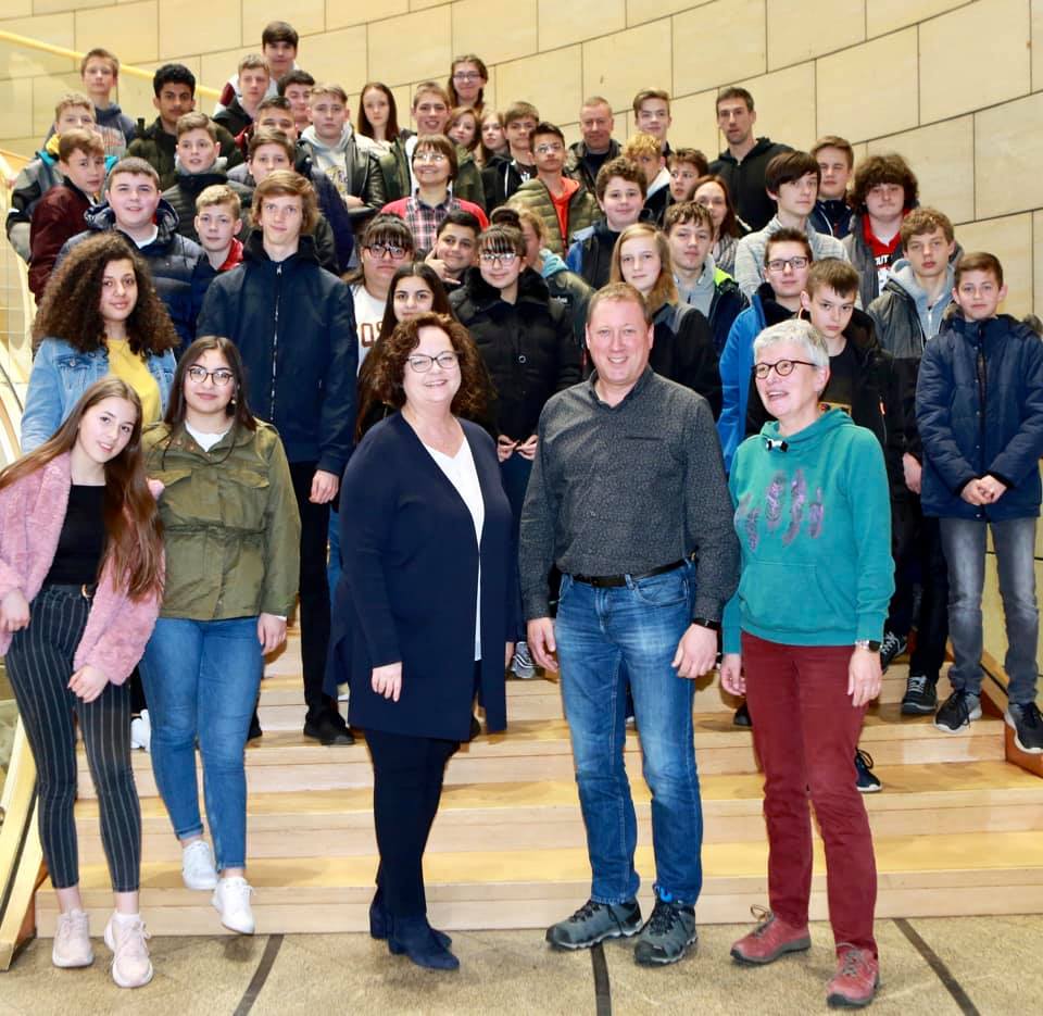 Schülerinnen und Schüler der Jahrgangsstufe 8 an der Anne-Frank-Realschule in Ibbenbüren zu Gast im Düsseldorfer Landtag