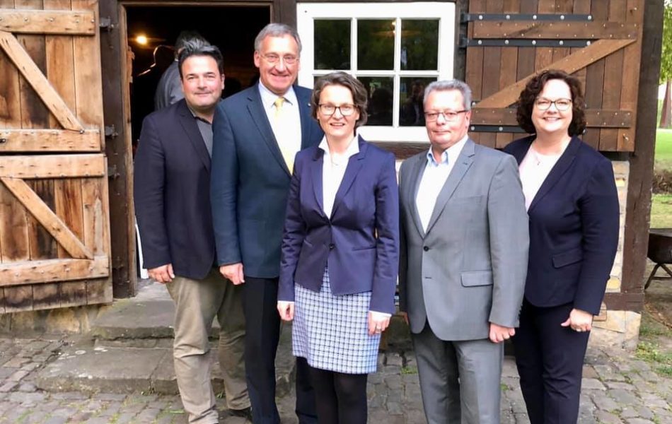 Besuch von Ina Scharrenbach, NRW-Ministerin für Heimat, Kommunales, Bauen und Gleichstellung, im wunderschönen Deitmars Hof in Emsdetten