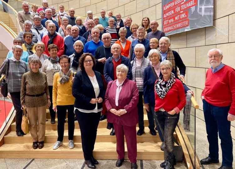 Besuchergruppe des Heimatvereins Rheine zu Gast im Landtag