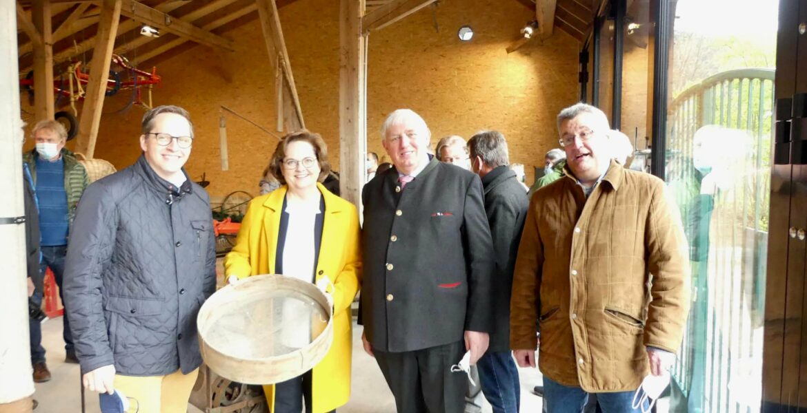 Oldtimer-Freund treffen sich am Landmaschinen-Museum in Riesenbeck